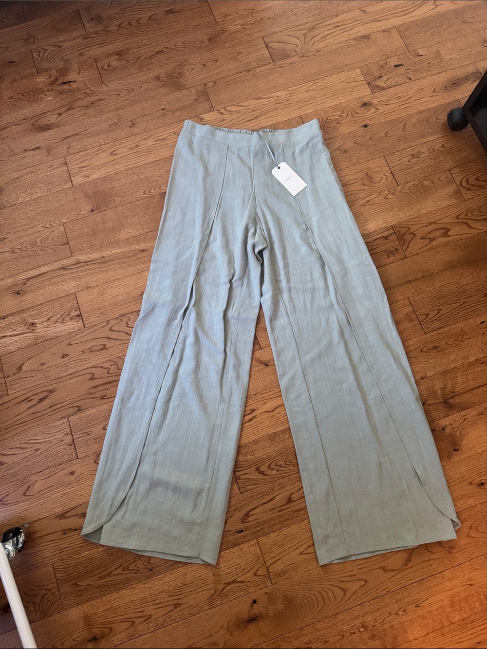 Wide-Leg Lightweight Pants in Sage Green